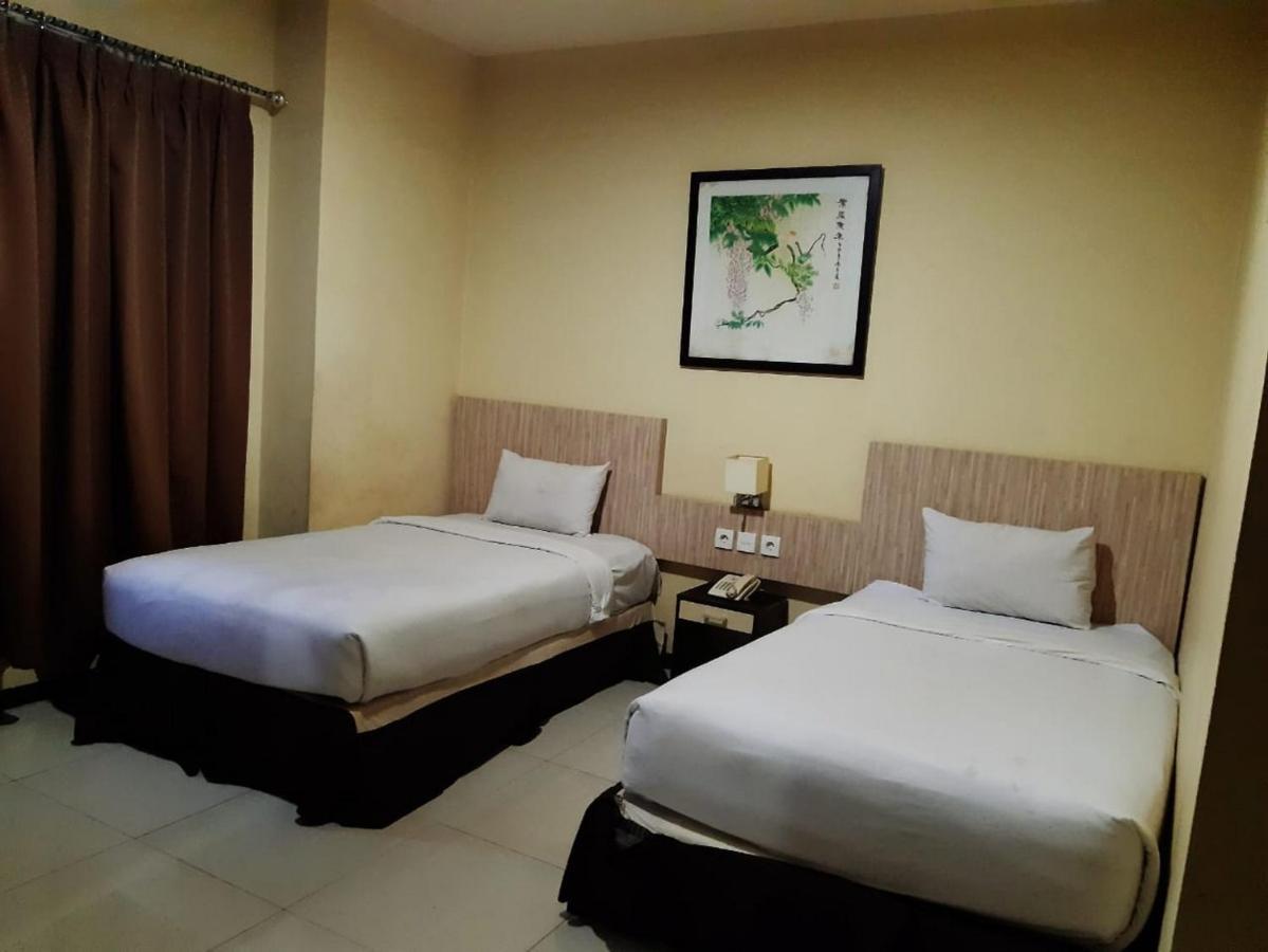 Agraha Andalas Hotel Makassar Exterior photo