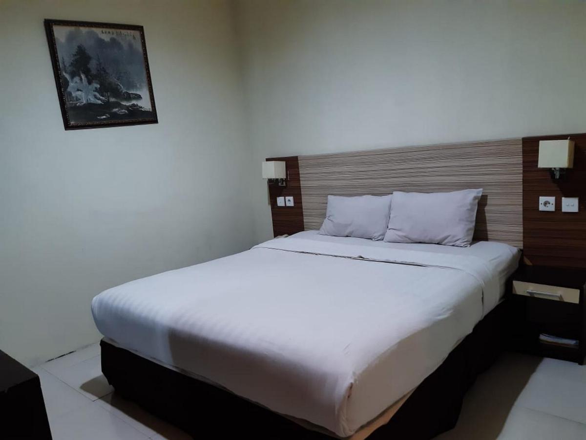 Agraha Andalas Hotel Makassar Exterior photo