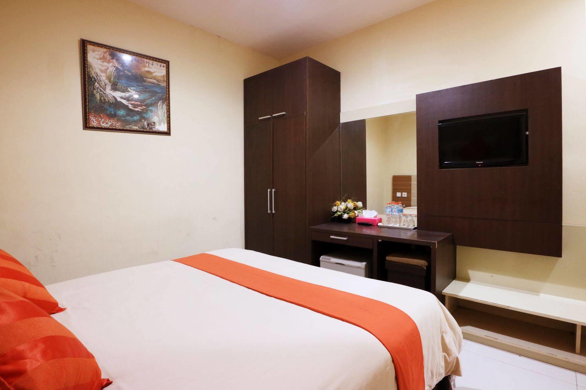 Agraha Andalas Hotel Makassar Exterior photo