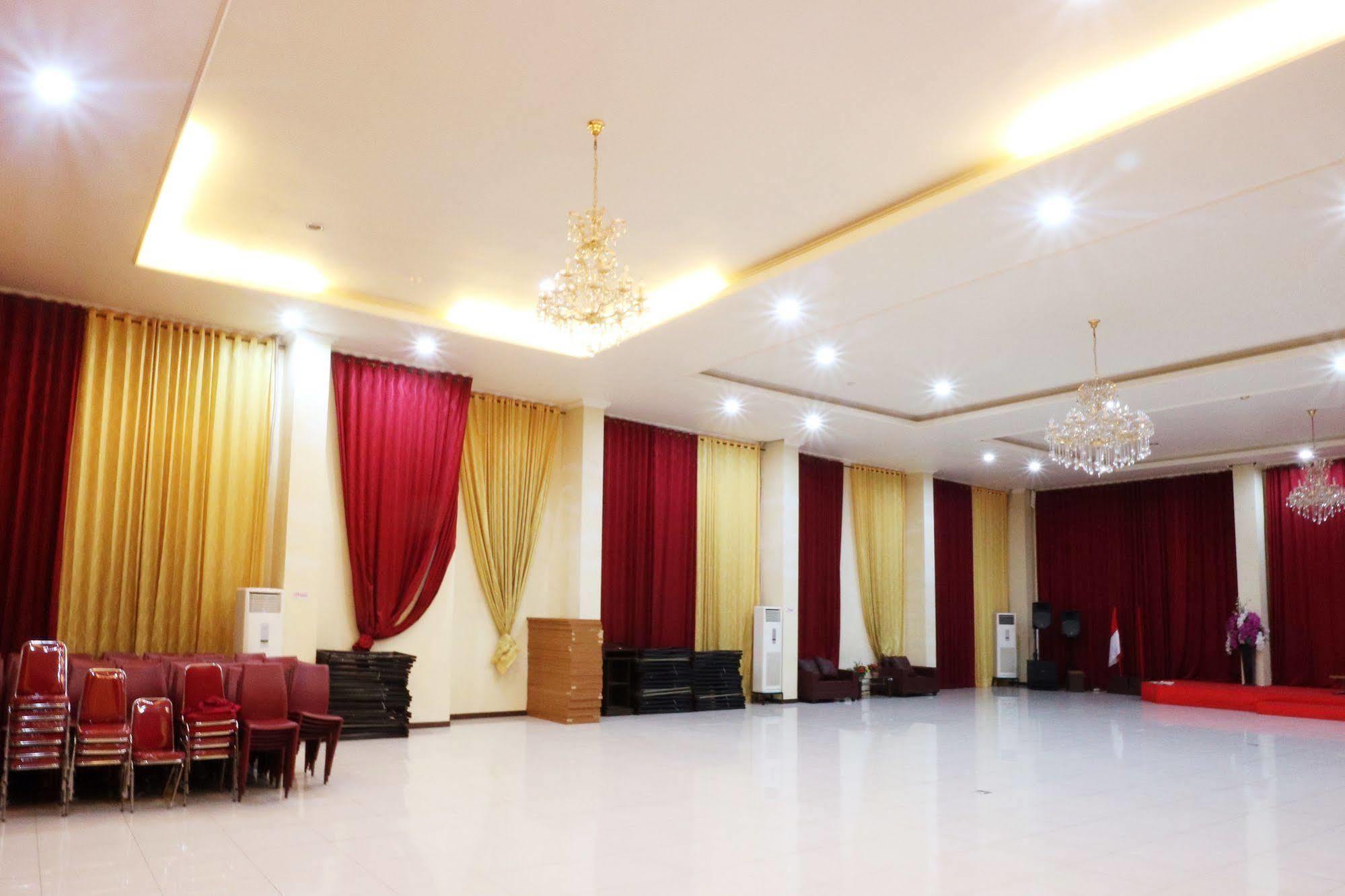 Agraha Andalas Hotel Makassar Exterior photo