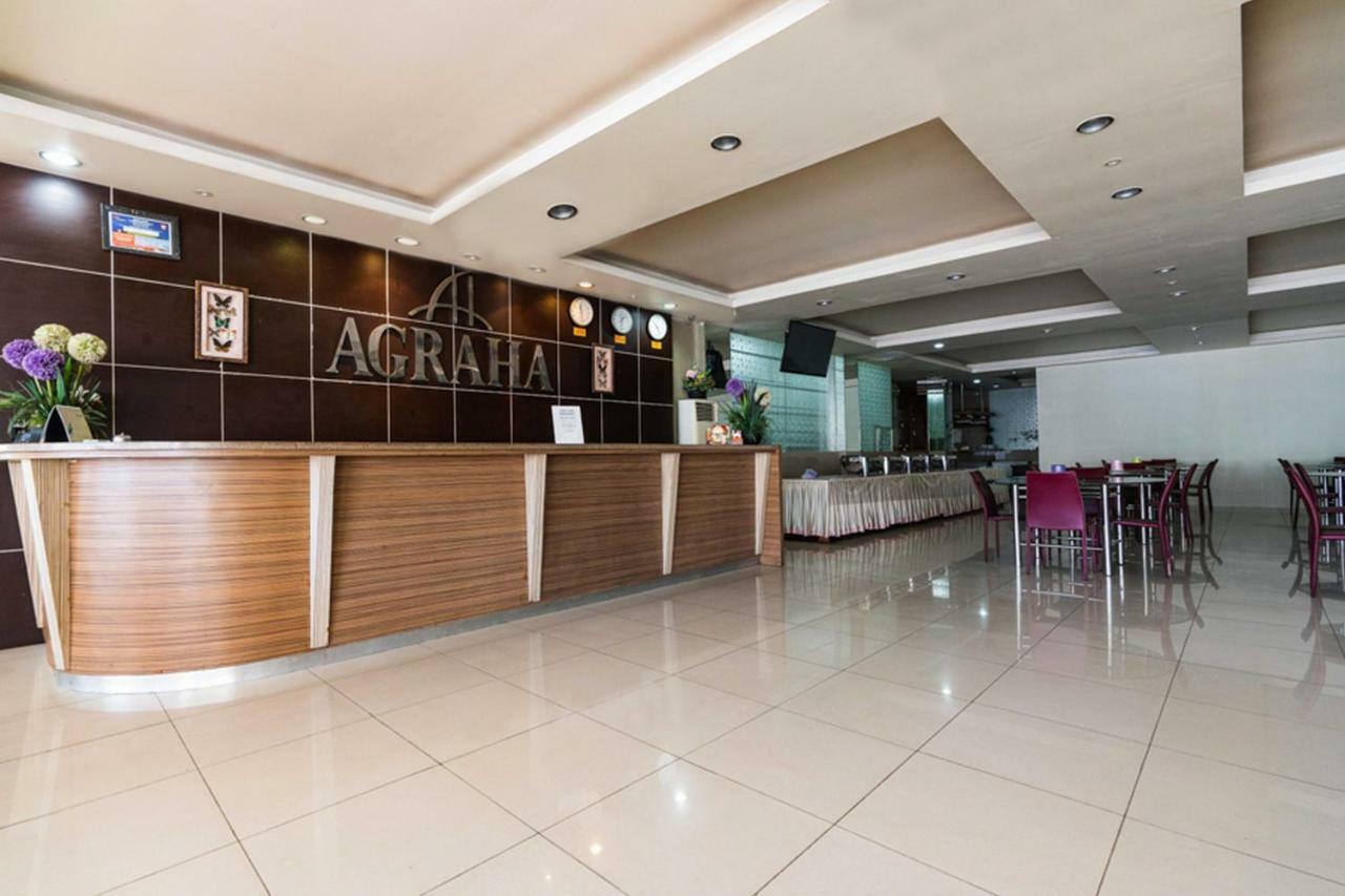 Agraha Andalas Hotel Makassar Exterior photo